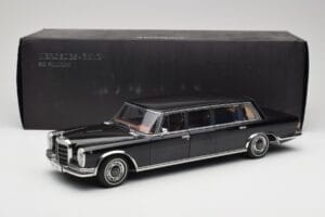 Mercedes 600 Pullman W100 Noir AUTOart 1:18 76197 Métal — image 8 sur 8