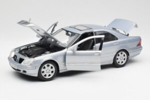 Mercedes S-Class W220 Bleu Clair Maisto 1:18 56050 Métal — image 2 sur 8