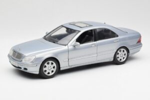 Mercedes S-Class W220 Bleu Clair Maisto 1:18 56050 Métal
