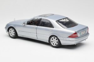 Mercedes S-Class W220 Bleu Clair Maisto 1:18 56050 Métal — image 7 sur 8