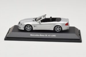 Mercedes SL 63 AMG R230 Silver Metallic Minichamps 1:43 B66960018 Métal