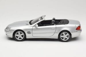 Mercedes SL R230 Argent Maisto 1:18 B66962125 Métal — image 4 sur 8