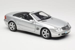 Mercedes SL R230 Argent Maisto 1:18 B66962125 Métal — image 6 sur 8