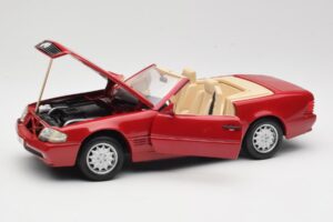 Mercedes SL500 R129 Rouge Revell 1:18 08927 Métal — image 2 sur 8
