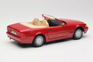 Mercedes SL500 R129 Rouge Revell 1:18 08927 Métal — image 3 sur 8