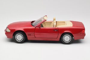 Mercedes SL500 R129 Rouge Revell 1:18 08927 Métal — image 4 sur 8