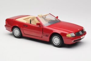 Mercedes SL500 R129 Rouge Revell 1:18 08927 Métal — image 6 sur 8