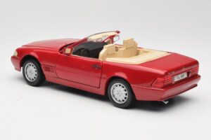 Mercedes SL500 R129 Rouge Revell 1:18 08927 Métal — image 7 sur 8