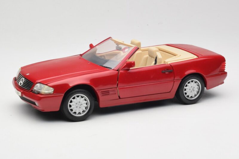 Mercedes SL500 R129 Rouge Revell 1:18 08927 Métal