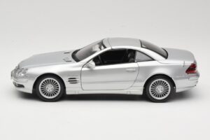 Mercedes SL55 AMG R230 Argent Maisto 1:18 36894 Métal — image 4 sur 8