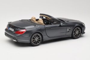 Mercedes SL65 AMG Black Series R230 Matte Black Maisto 1:18 36198 Métal — image 3 sur 8