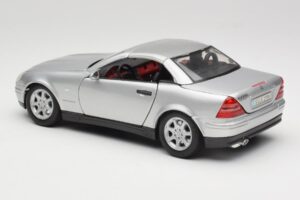 Mercedes SLK R170 Roadster Argent Maisto 1:18 31674 Métal — image 4 sur 9