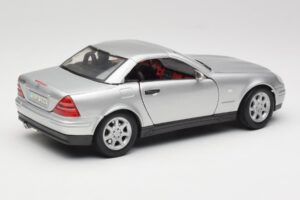 Mercedes SLK R170 Roadster Argent Maisto 1:18 31674 Métal — image 5 sur 9