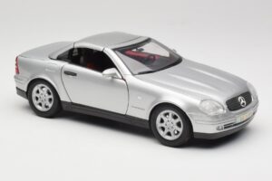Mercedes SLK R170 Roadster Argent Maisto 1:18 31674 Métal — image 6 sur 9