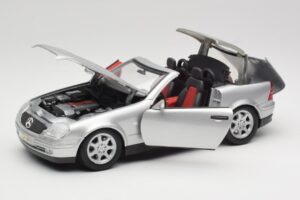 Mercedes SLK R170 Roadster Argent Maisto 1:18 31674 Métal — image 9 sur 9