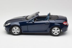 Mercedes SLK R171 Bleu Maisto 1:18 B66962190 Métal — image 4 sur 8