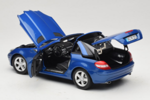 Mercedes SLK R171 Blue Metallic Minichamps 1:18 100033131 Métal — image 6 sur 11