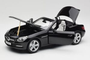 Mercedes SLK R172 Magnetite Noir Minichamps 1:18 B66960514 Métal — image 2 sur 8