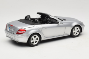 Mercedes SLK R171 Argent Minichamps 1:18 B66962318 Métal — image 3 sur 9