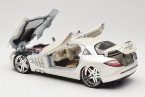 Mercedes SLR McLaren C199 Blanc Maisto 1:18 31068 Métal — image 5 sur 8