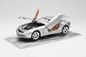 Mercedes SLR Vision Argent Édition Limitée Avec Socle en Aluminium Bburago 1:18 B66962102 Métal — image 2 sur 8