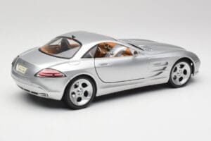 Mercedes SLR Vision Liquid Argent Maisto 1:18 B66962101 Métal — image 3 sur 8