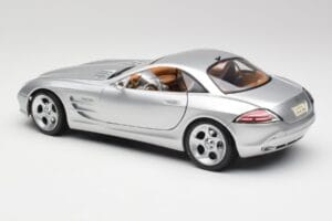 Mercedes SLR Vision Liquid Argent Maisto 1:18 B66962101 Métal — image 7 sur 8