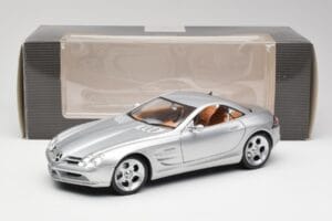 Mercedes SLR Vision Liquid Argent Maisto 1:18 B66962101 Métal — image 8 sur 8