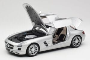 Mercedes SLS AMG C197 Iridium Argent Minichamps 1:18 100039026 Métal — image 2 sur 8