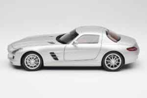 Mercedes SLS AMG C197 Iridium Argent Minichamps 1:18 100039026 Métal — image 4 sur 8