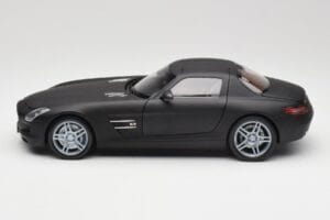 Mercedes SLS AMG C197 Matte Black Minichamps 1:18 100039027 Métal — image 4 sur 8