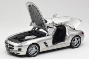 Mercedes SLS AMG C197 Matt Argent Minichamps 1:18 100039029 Métal — image 2 sur 8