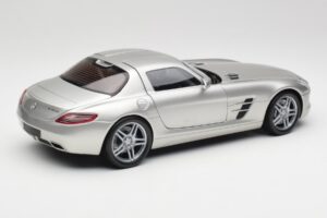 Mercedes SLS AMG C197 Matt Argent Minichamps 1:18 100039029 Métal — image 3 sur 8