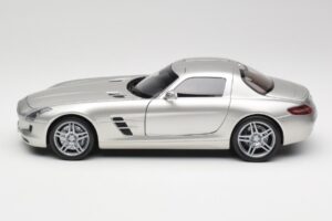 Mercedes SLS AMG C197 Matt Argent Minichamps 1:18 100039029 Métal — image 4 sur 8