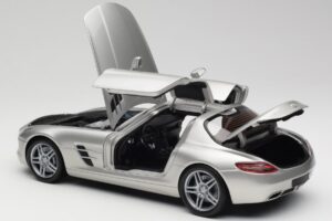Mercedes SLS AMG C197 Matt Argent Minichamps 1:18 100039029 Métal — image 5 sur 8