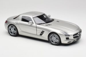 Mercedes SLS AMG C197 Matt Argent Minichamps 1:18 100039029 Métal — image 6 sur 8