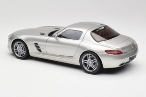 Mercedes SLS AMG C197 Matt Argent Minichamps 1:18 100039029 Métal — image 7 sur 8