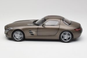 Mercedes SLS AMG C197 Monza Gris Minichamps 1:18 B66960044 Métal — image 4 sur 8