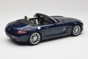 Mercedes SLS AMG R197 Roadster South Seas Bleu Minichamps 1:18 100039031 Métal — image 3 sur 8
