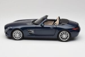 Mercedes SLS AMG R197 Roadster South Seas Bleu Minichamps 1:18 100039031 Métal — image 4 sur 8