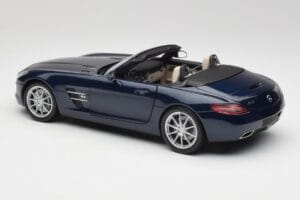 Mercedes SLS AMG R197 Roadster South Seas Bleu Minichamps 1:18 100039031 Métal — image 7 sur 8