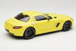Mercedes SLS AMG C197 Jaune Minichamps 1:18 100039022 Métal — image 3 sur 8