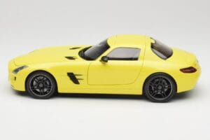 Mercedes SLS AMG C197 Jaune Minichamps 1:18 100039022 Métal — image 4 sur 8