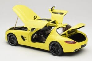 Mercedes SLS AMG C197 Jaune Minichamps 1:18 100039022 Métal — image 5 sur 8