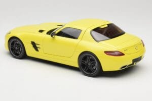 Mercedes SLS AMG C197 Jaune Minichamps 1:18 100039022 Métal — image 7 sur 8