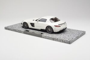 Mercedes Brabus SLS AMG 700 Biturbo Pearl Blanc Minichamps 1:18 107032020 Métal — image 5 sur 6