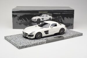 Mercedes Brabus SLS AMG 700 Biturbo Pearl Blanc Minichamps 1:18 107032020 Métal — image 6 sur 6