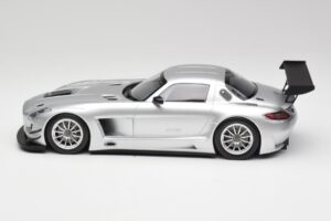 Mercedes SLS AMG GT3 C197 Street Argent Minichamps 1:18 151113100 Métal — image 3 sur 6
