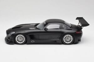 Mercedes SLS AMG GT3 C197 Street Mat Noir Minichamps 1:18 151113101 Métal — image 3 sur 6