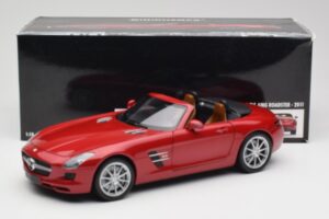 Mercedes SLS AMG R197 Roadster Le Mans Rouge Minichamps 1:18 100039030 Métal — image 8 sur 8
